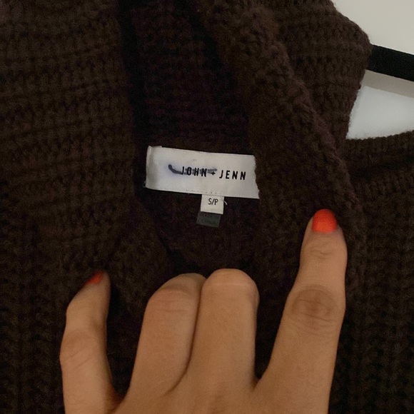 John and Jenn cable knit sweater with shoulder cut out. - Picture 4 of 4